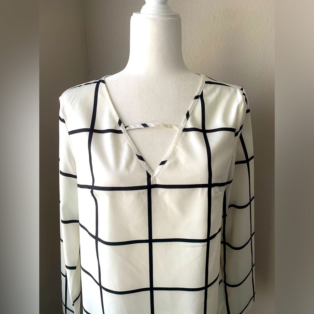 SHEIN Blouse Size Small Color Black and White - Picture 2 of 5